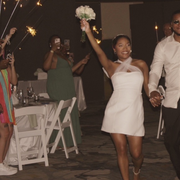 Elegant White Halter Dress - Picture 3 of 3